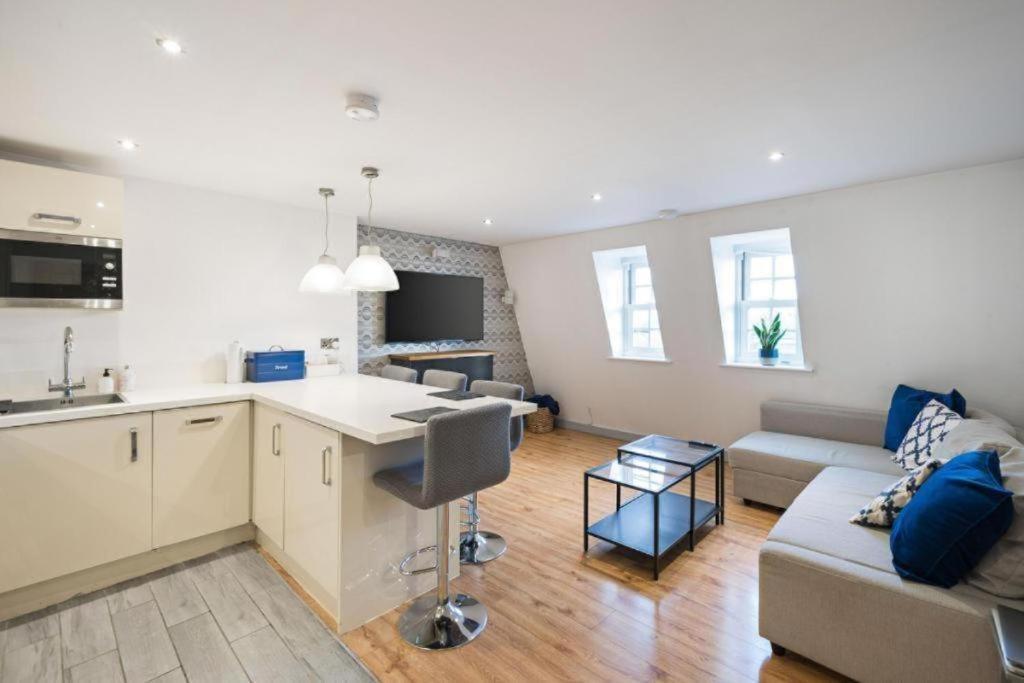 Beautiful Two Bedroom Fulham *